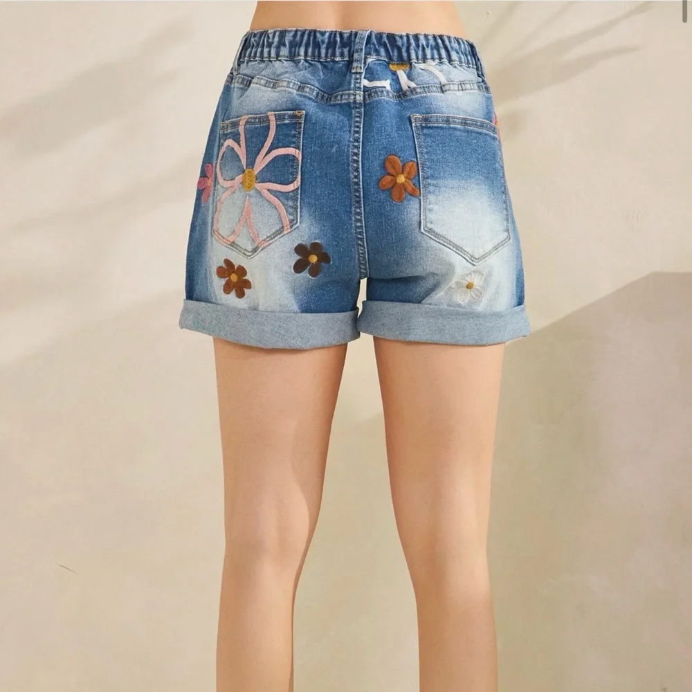 Restock May 2026! NEW! LAST 1! Oli & Hali Floral Embroidered Denim Shorts - Picture 6 of 11